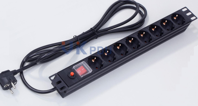 Bộ phân phối điện 8WAY của Đức (PDU)