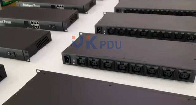  PDU thông minh 1U 8x IEC C13 khóa